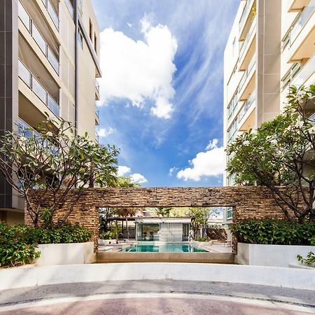 Double Trees Residence Bangkok Bagian luar foto