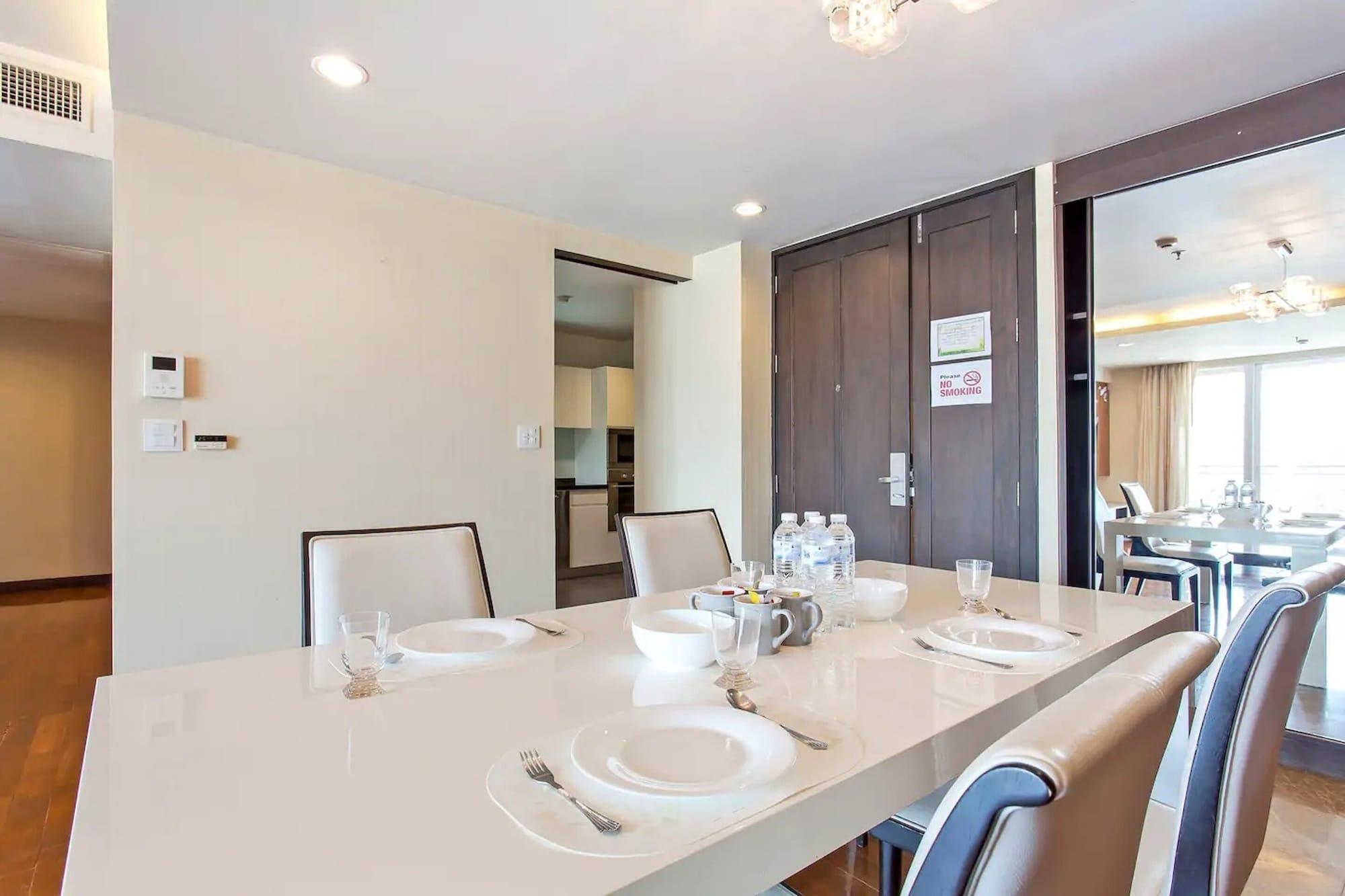 Double Trees Residence Bangkok Bagian luar foto