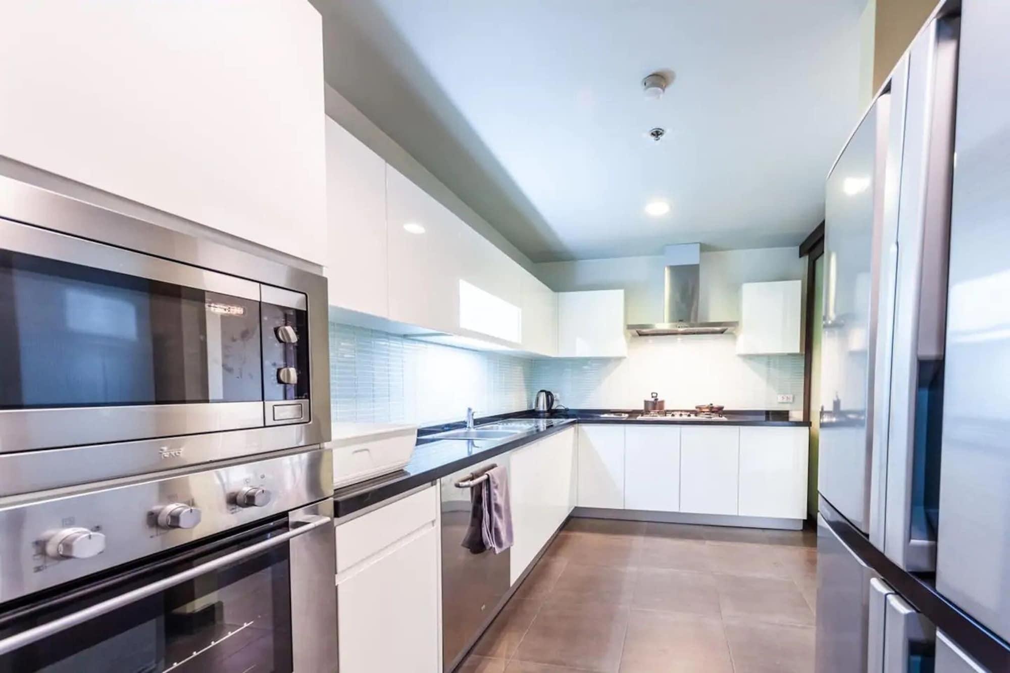 Double Trees Residence Bangkok Bagian luar foto