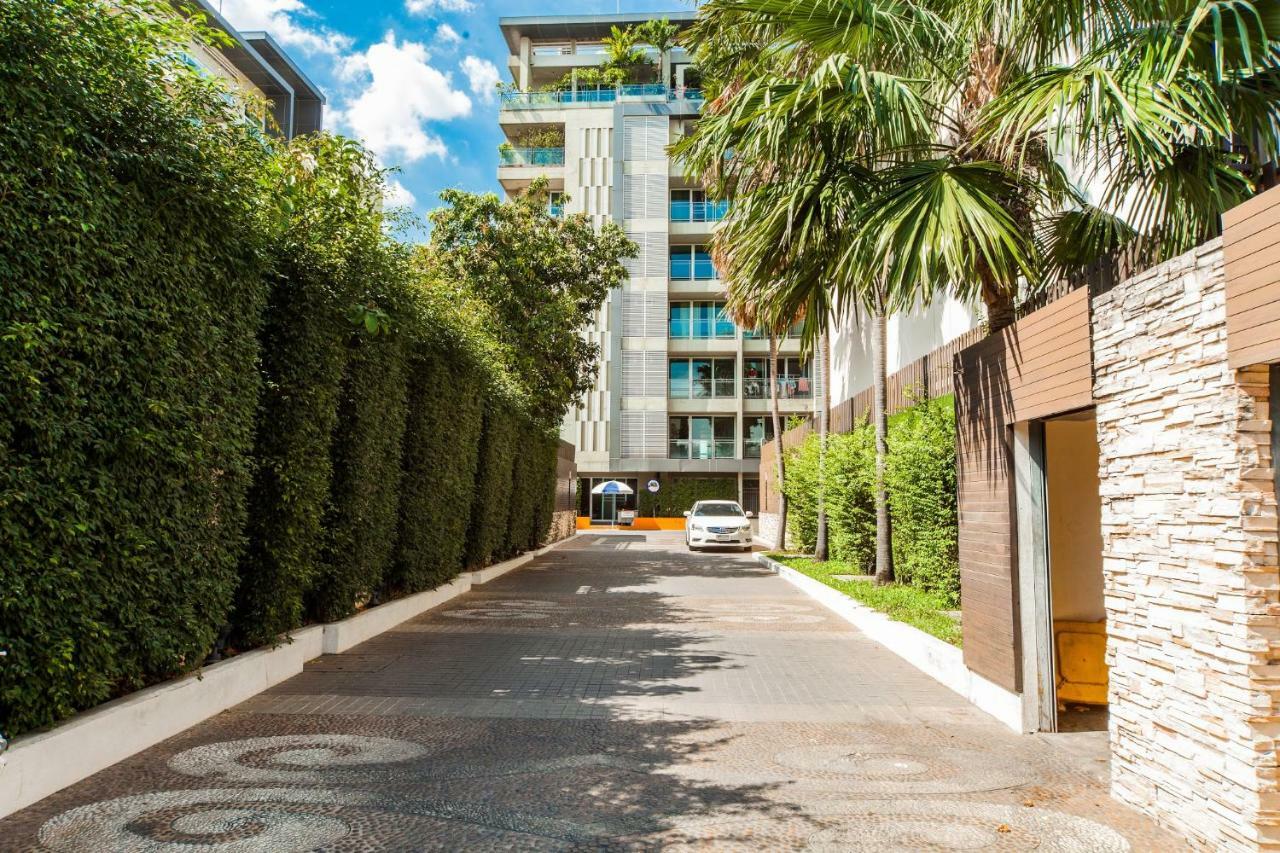 Double Trees Residence Bangkok Bagian luar foto